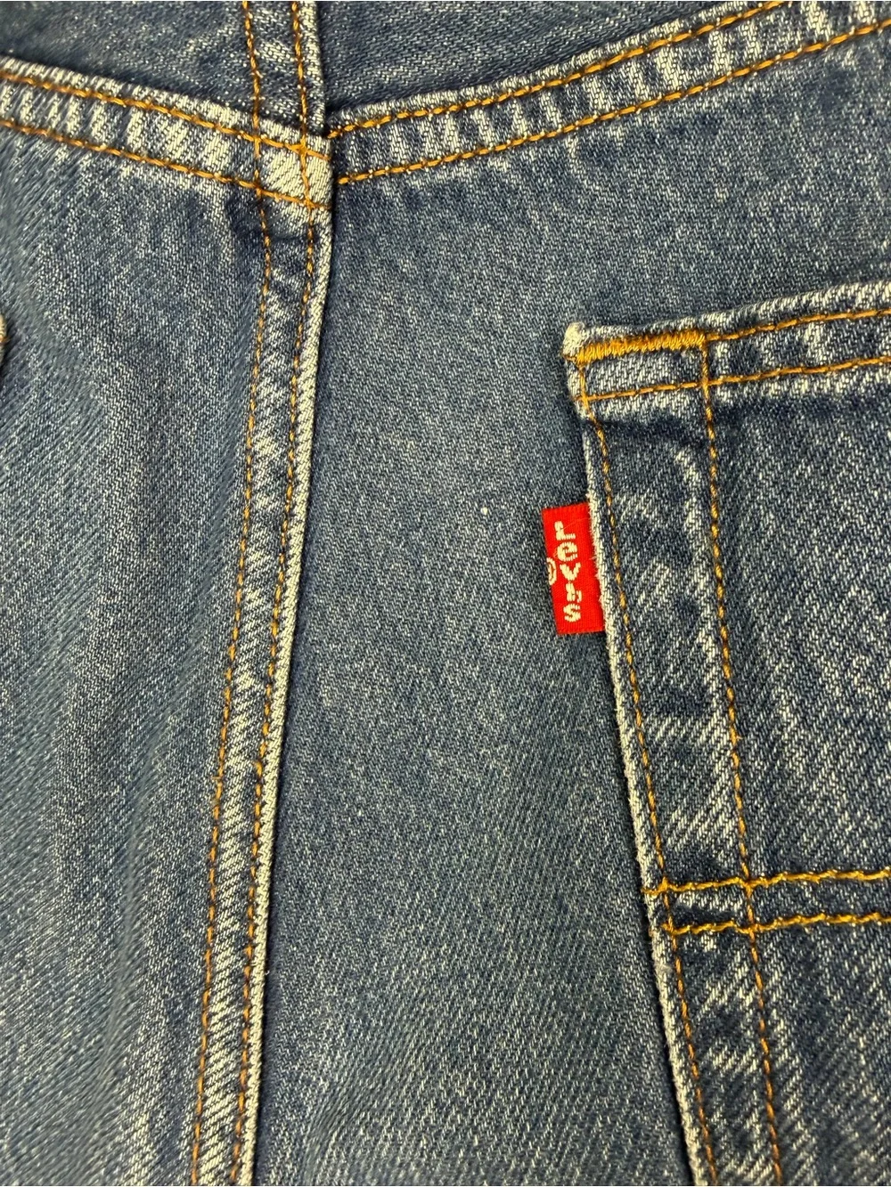 Levi’s 501 Classic Men's Blue Denim Jeans 38x32 med wash denim button fly
